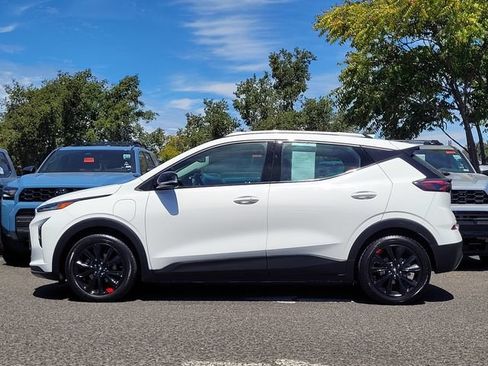 Used 2023 Chevrolet Bolt EUV LT w/ Convenience Package FWD image 9