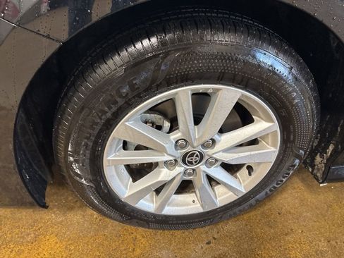 Used 2025 Toyota Camry LE image 11