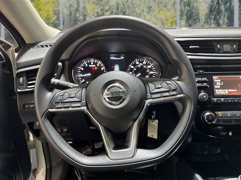 Used 2017 Nissan Rogue S AWD/4WD image 18