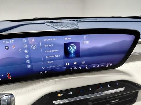 Used 2025 Buick Enclave Avenir w/ LPO, All-Weather Package image 41