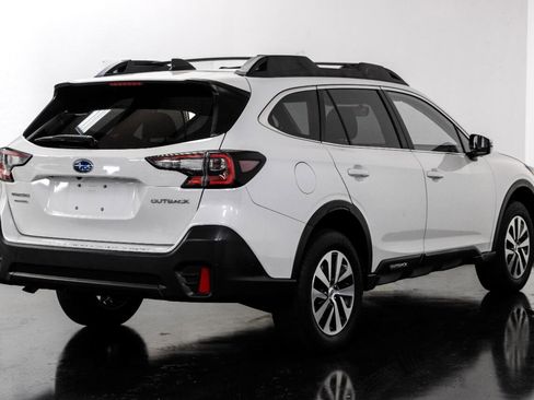 Used 2020 Subaru Outback Premium image 9
