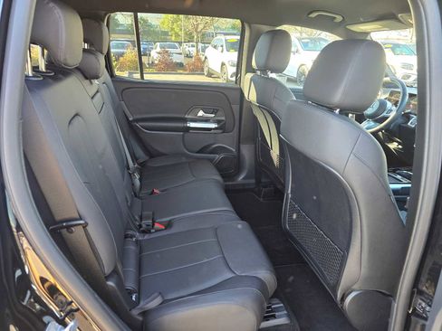 Used 2025 Mercedes-Benz GLB 250 4MATIC image 13