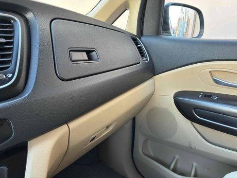 Used 2015 Kia Sedona LX w/ LX Convenience Package FWD image 28