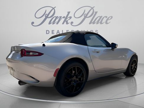 Used 2023 MAZDA MX-5 Miata Grand Touring RWD image 5