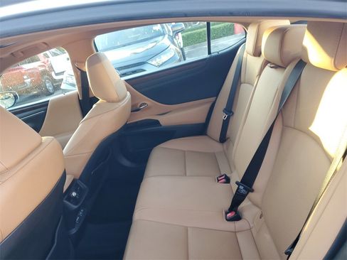 Used 2022 Lexus ES 350 w/ Premium Package image 9