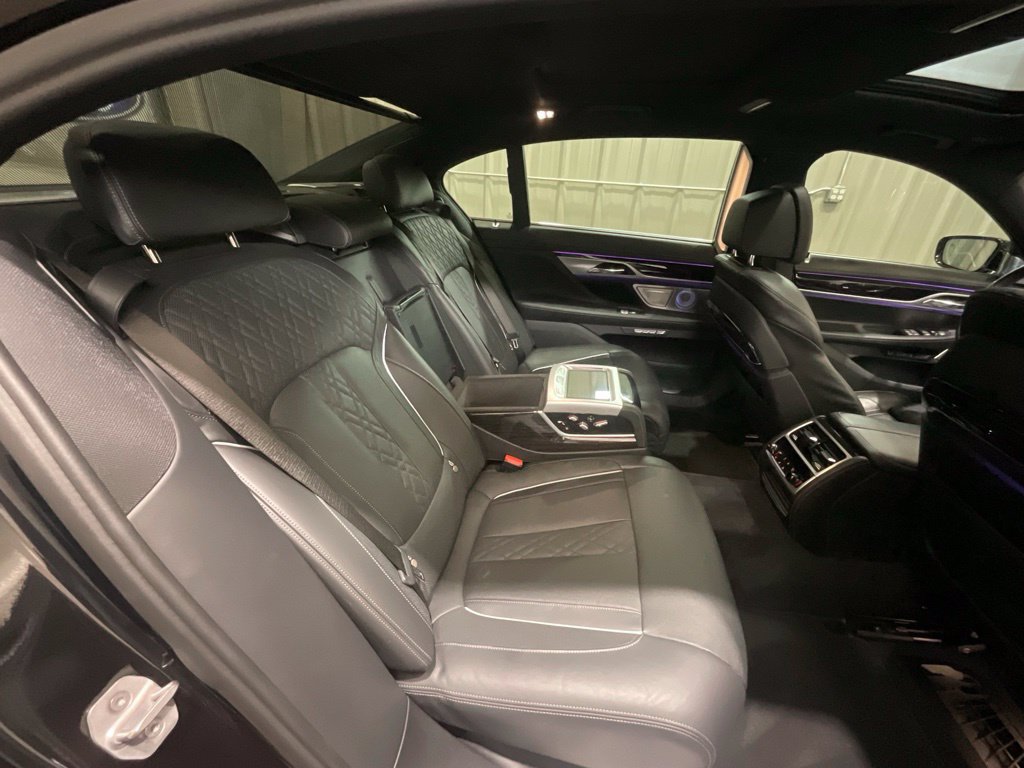 Used 2017 BMW ALPINA B7 xDrive AWD/4WD image 21