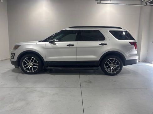 Used 2017 Ford Explorer Sport w/ Equipment Group 401A AWD/4WD image 8