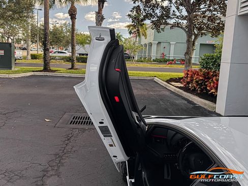 Used 2018 Lamborghini Aventador S image 21