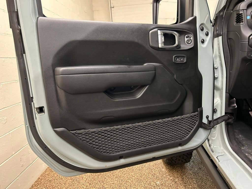 Used 2024 Jeep Wrangler Unlimited Rubicon 4xe w/ Technology Group AWD/4WD image 13