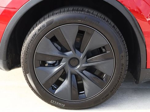 Used 2024 Tesla Model Y Long Range image 8