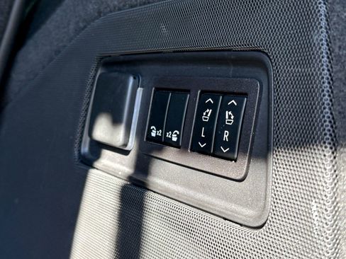 Used 2023 Cadillac Escalade Premium Luxury image 39