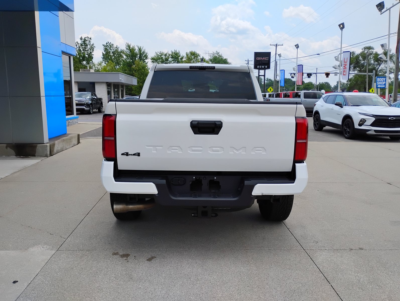 Used 2025 Toyota Tacoma TRD Off-Road AWD/4WD image 15
