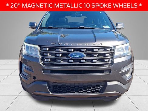 Used 2017 Ford Explorer XLT w/ Equipment Group 202A AWD/4WD image 2