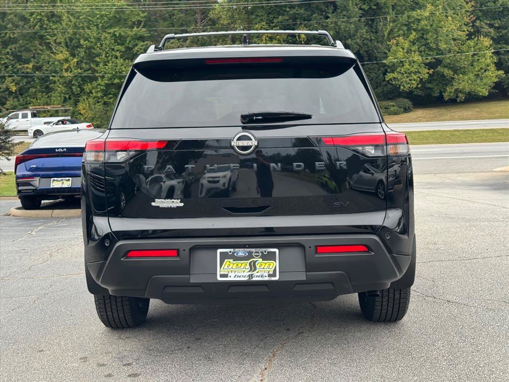 Certified 2024 Nissan Pathfinder SV w/ Lighting Package (N92) FWD image 4