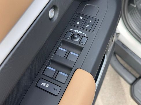 New 2026 Land Rover Defender 130 X-Dynamic SE AWD/4WD image 15