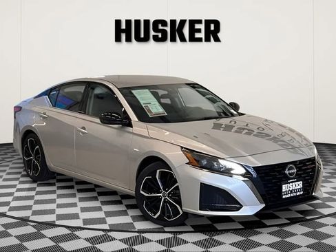 Used 2025 Nissan Altima 2.5 SR FWD image 1