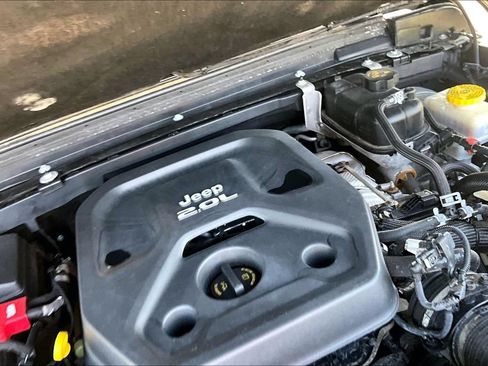 Used 2019 Jeep Wrangler Unlimited Sahara AWD/4WD image 30