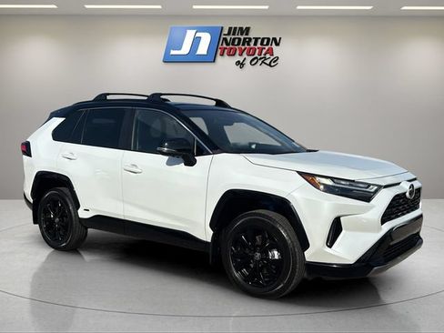 Used 2025 Toyota RAV4 XSE w/ Advanced Technology Package AWD/4WD image 3