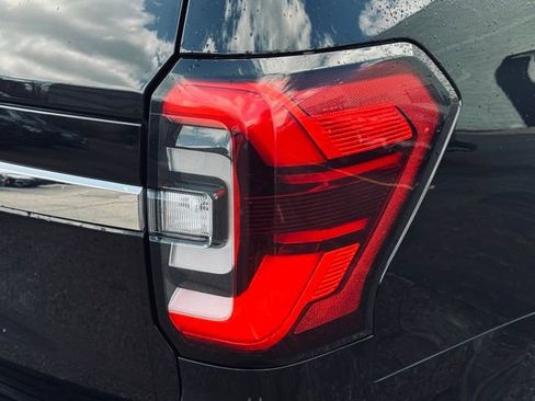 Used 2024 Ford Expedition Limited image 7