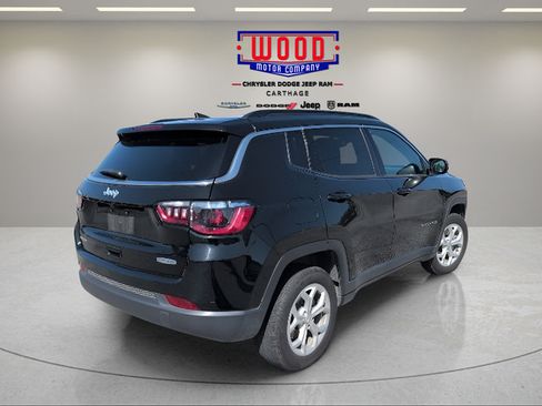 Used 2024 Jeep Compass Latitude AWD/4WD image 3