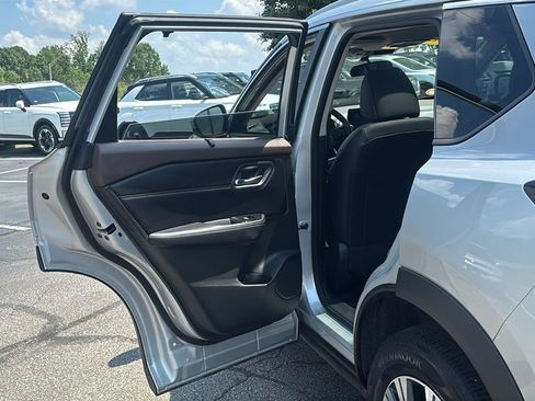 Used 2023 Nissan Rogue SV w/ SV Premium B Package AWD/4WD image 28