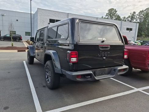 Used 2024 Jeep Gladiator Sport AWD/4WD image 12