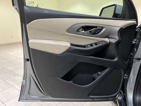 Used 2023 Chevrolet Traverse LT FWD image 20