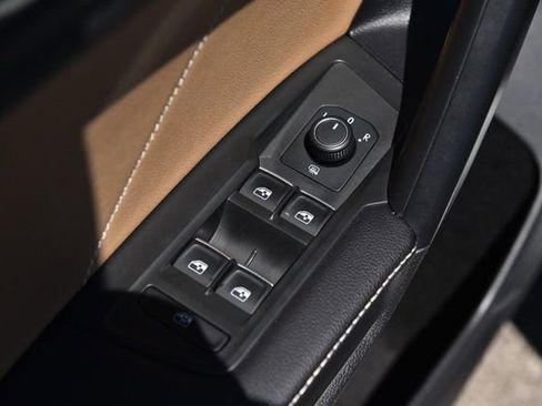 Used 2023 Volkswagen Tiguan SE FWD image 8