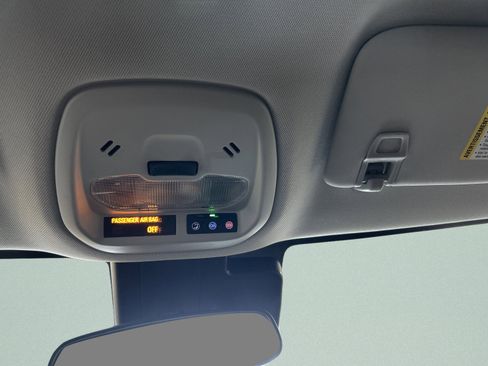 Used 2025 Chevrolet Trax LT w/ LT Convenience Package image 24