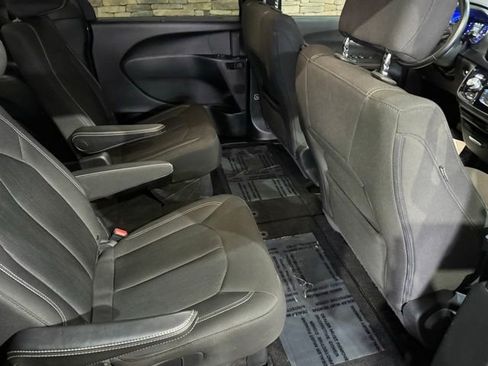 Used 2018 Chrysler Pacifica Touring Plus w/ S Appearance Package FWD image 34