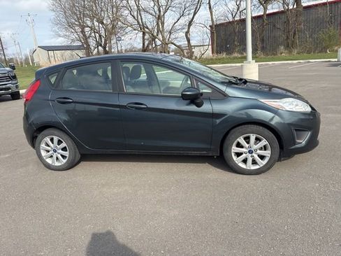Used 2011 Ford Fiesta SE w/ 203A Rapid Spec Order Code image 7
