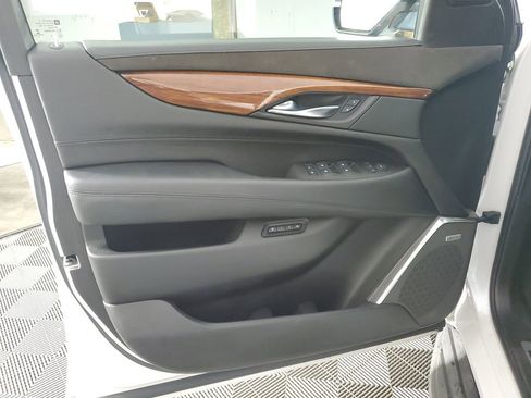 Used 2016 Cadillac Escalade Luxury image 29