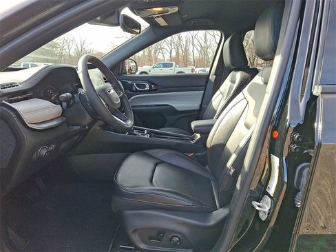 Certified 2024 Jeep Compass Limited image 11