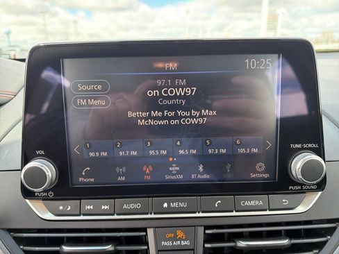 Used 2025 Nissan Altima 2.5 SR image 18