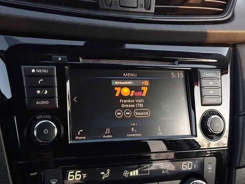 Used 2020 Nissan Rogue SV image 18