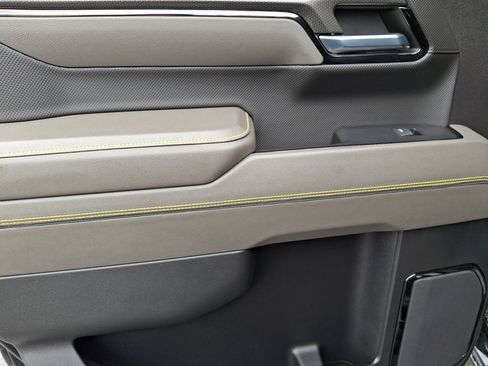 Used 2023 Chevrolet Silverado 1500 ZR2 w/ Technology Package image 19