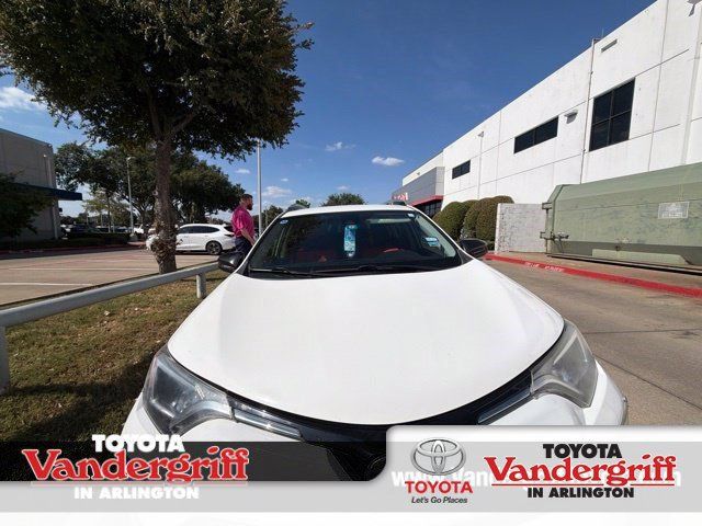 Used 2017 Toyota RAV4 LE FWD image 1
