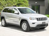 Used 2020 Jeep Grand Cherokee Laredo image 3