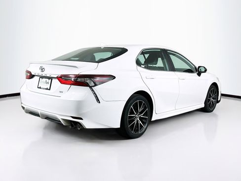 Used 2024 Toyota Camry SE image 9