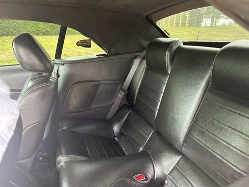 Used 2010 Ford Mustang GT RWD image 10
