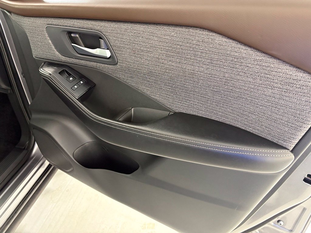 Used 2022 Nissan Rogue SV FWD image 40
