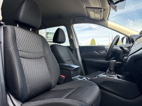 Used 2019 Nissan Rogue SV AWD/4WD image 18