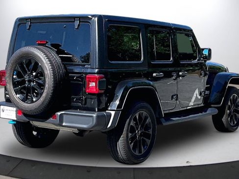 Used 2023 Jeep Wrangler Unlimited Sahara w/ Cold Weather Group AWD/4WD image 9