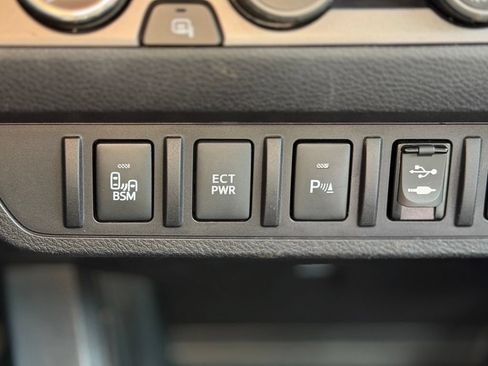 Used 2019 Toyota Tacoma TRD Sport w/ Technology Package AWD/4WD image 14