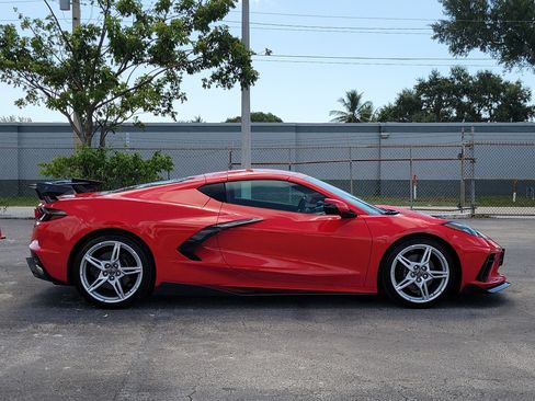 Used 2021 Chevrolet Corvette Stingray Coupe w/ 1LT RWD image 2