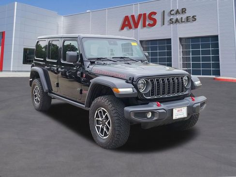 Used 2025 Jeep Wrangler Unlimited Rubicon w/ Convenience Group AWD/4WD image 9