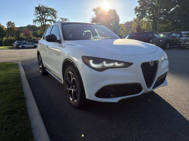 New 2026 Alfa Romeo Stelvio Sprint w/ Convenience Package AWD/4WD image 2