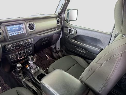 Used 2018 Jeep Wrangler Unlimited Sahara AWD/4WD image 22