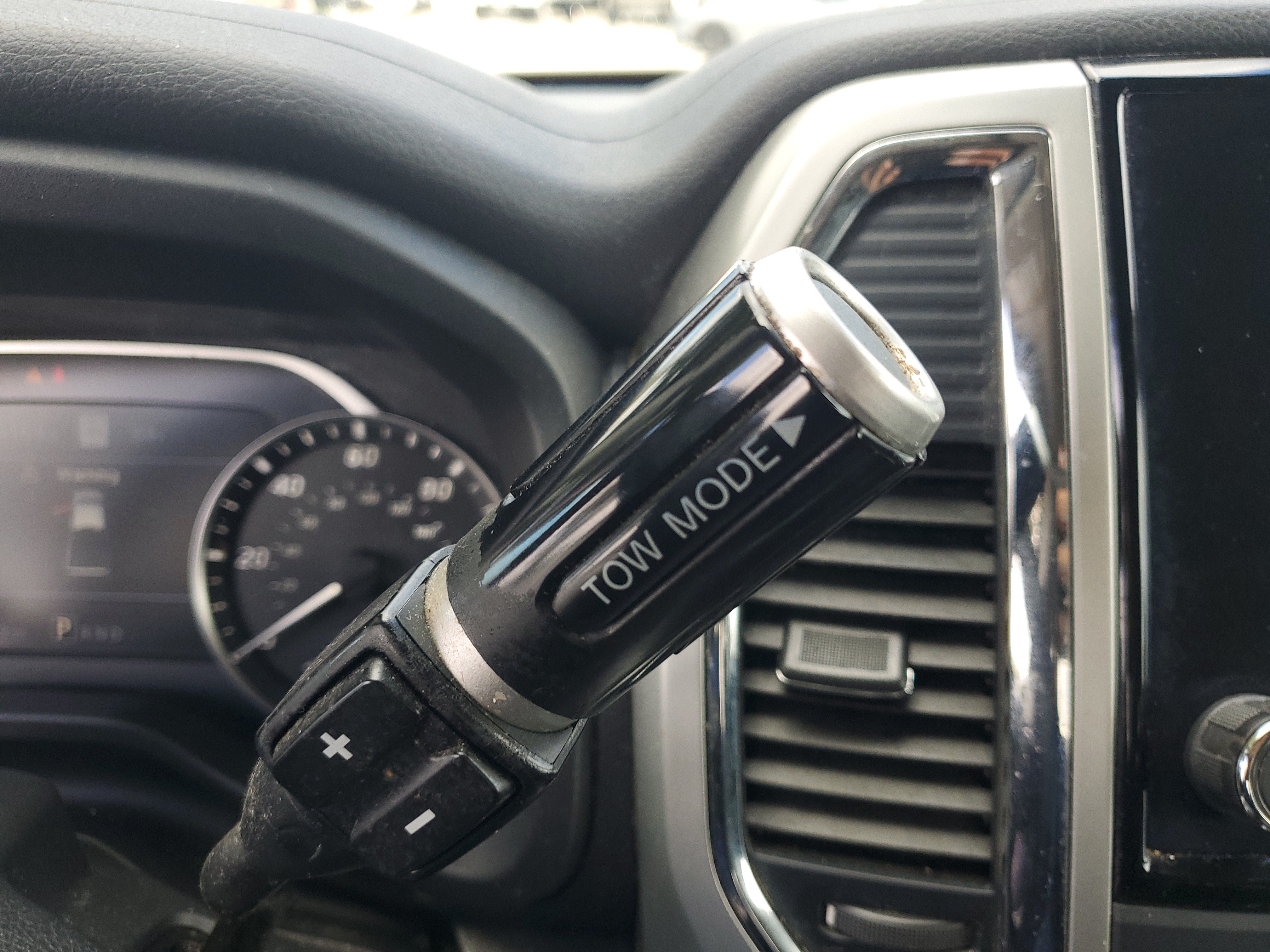 Used 2021 Nissan Titan SV w/ SV Convenience Package RWD image 22