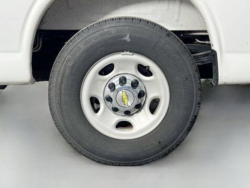 Certified 2025 Chevrolet Express 3500 LT w/ LT Preferred Equipment Group RWD image 30